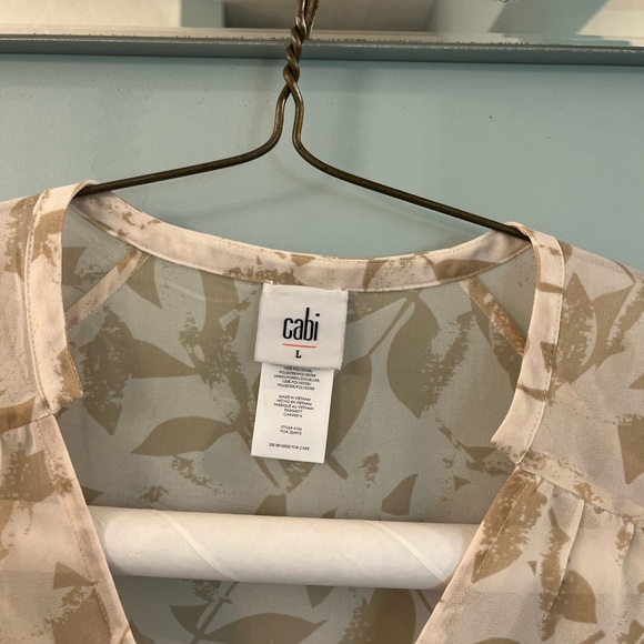 2 pc CAbi top, super cute, flattering and comfy - Picture 6 of 8